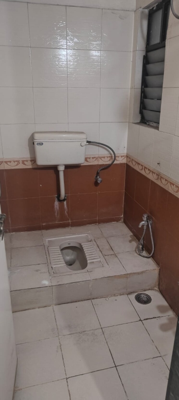 Bathroom, yash-apartments-model-colony 2 Bedroom 900 Sq.Ft. Apartment In Model Colony Pune 8660324