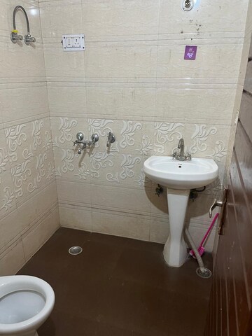 Bathroom in 2 BHK Builder Floor at Sector 40 – for Rent