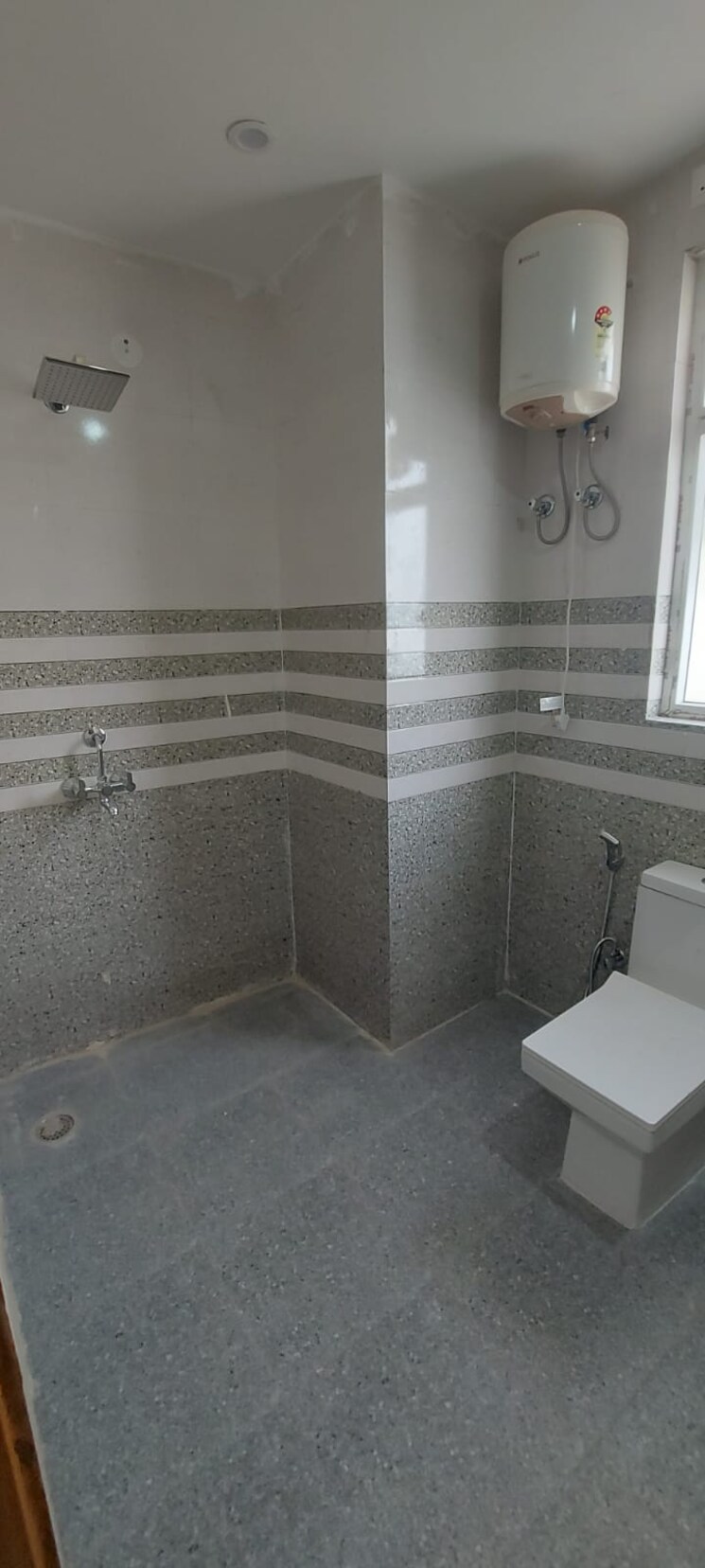 Bathroom, sector 7 2 Bedroom 154 Sq.Yd. Builder Floor In Sector 7 Gurgaon 8660421