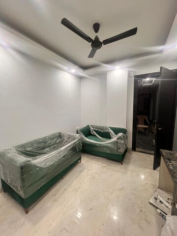 Living Room in 3 BHK Apartment at Shapoorji Pallonji The Dualis, Sector 46 – for Sale