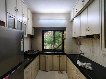 Kitchen in 3 BHK Apartment at Shapoorji Pallonji The Dualis, Sector 46 – for Sale