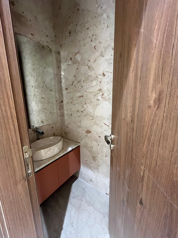 Bathroom, shapoorji-pallonji-the-dualis 3 Bedroom 3050 Sq.Ft. Apartment In Sector 46 Gurgaon 8660356