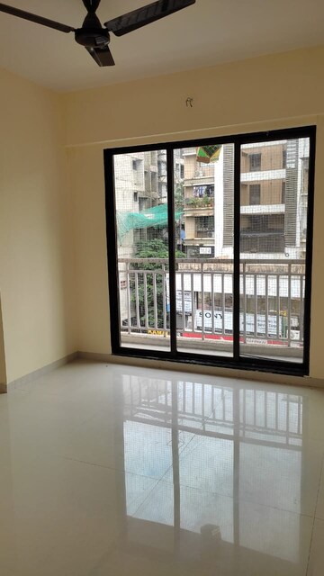 Room in 1 BHK Apartment at Thane West – for Sale