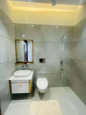 Bathroom in 4 BHK Apartment at Shapoorji Pallonji The Dualis, Sector 46 – for Sale