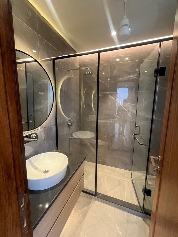 Bathroom, shapoorji-pallonji-the-dualis 4 Bedroom 3500 Sq.Ft. Apartment In Sector 46 Gurgaon 8660368