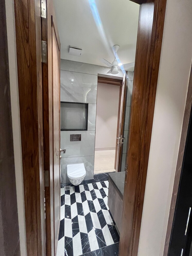 Bathroom, shapoorji-pallonji-the-dualis 4 Bedroom 3500 Sq.Ft. Apartment In Sector 46 Gurgaon 8660368