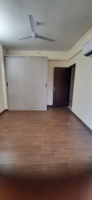 Room in 3 BHK Apartment at BPTP Terra, Sector 37d – for Sale