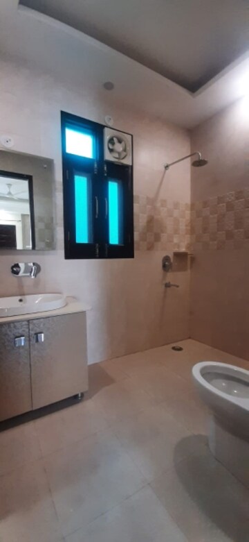 Bathroom in 3 BHK Builder Floor at Sector 46 – for Rent