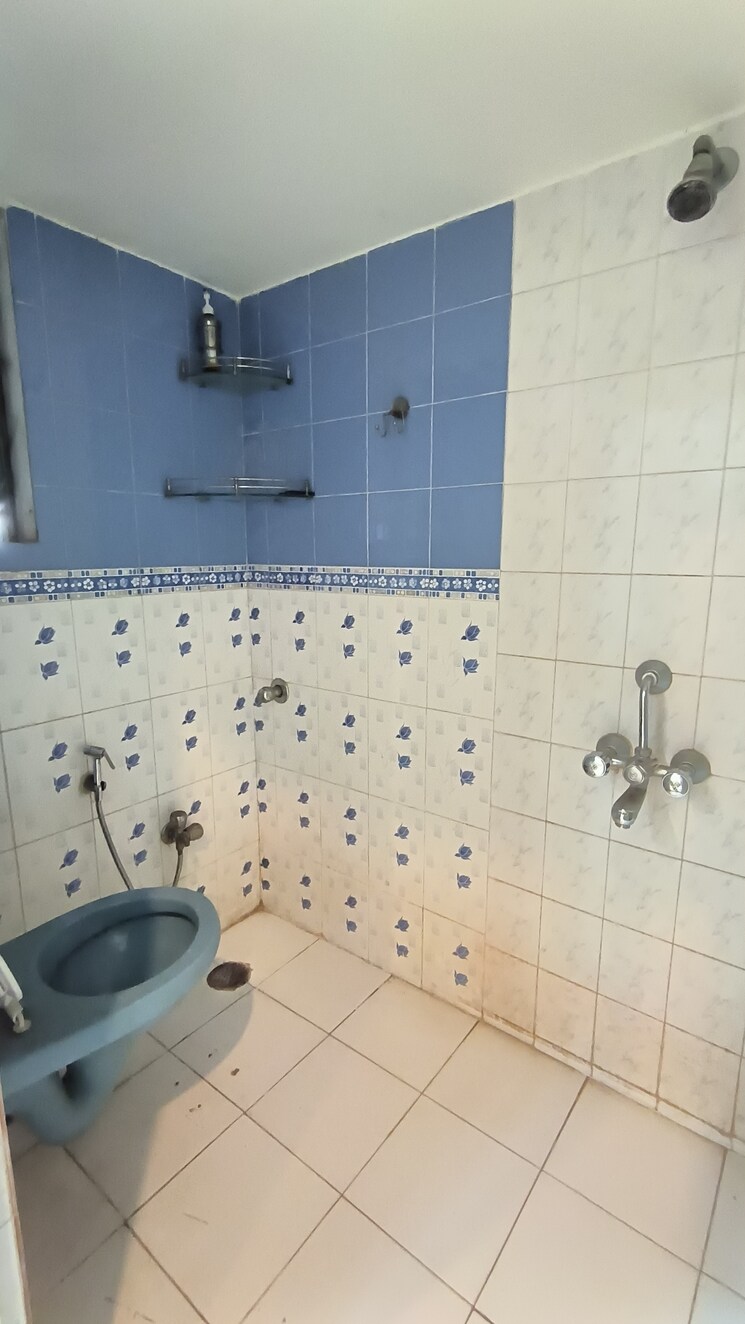 Bathroom, shivaji park 3 Bedroom 1300 Sq.Ft. Apartment In Shivaji Park Mumbai 8660765