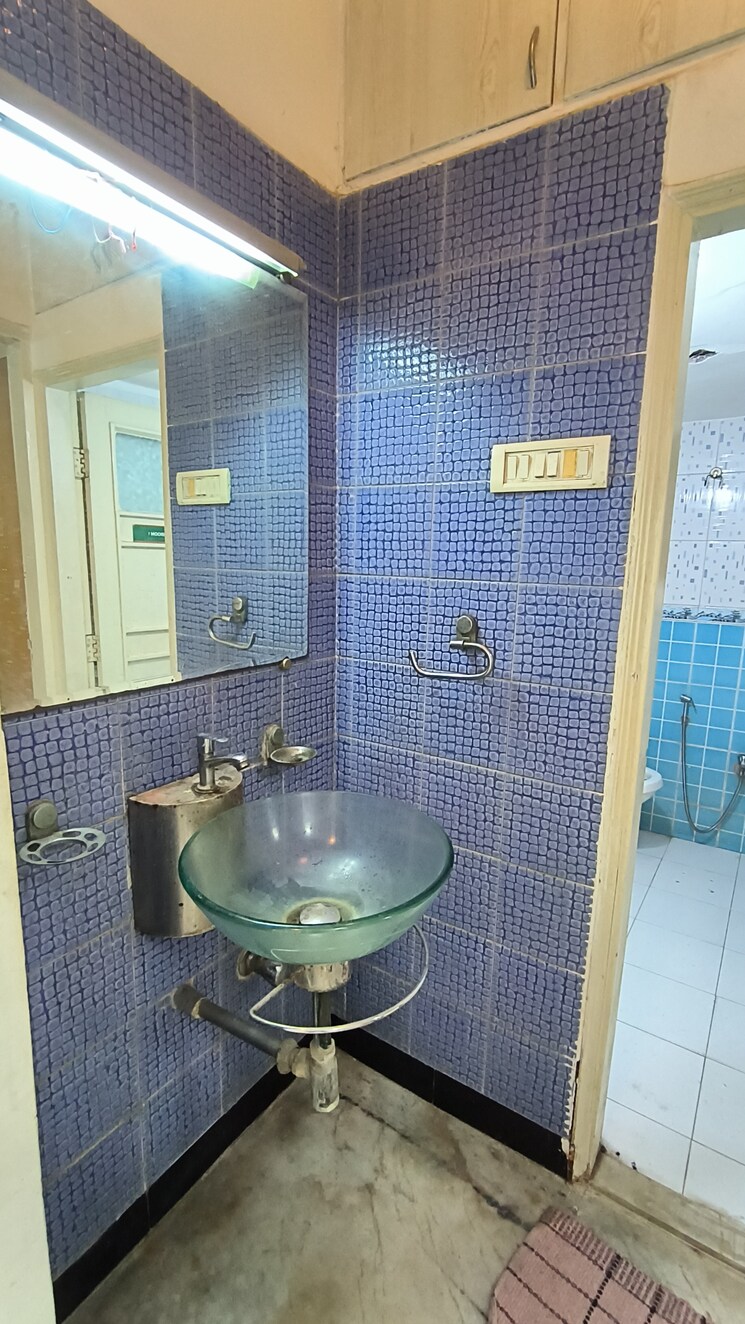 Bathroom, shivaji park 3 Bedroom 1300 Sq.Ft. Apartment In Shivaji Park Mumbai 8660765