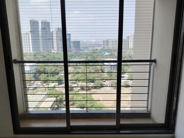 Room in 2 BHK Apartment at Runwal Eirene, Balkum Pada – for Rent