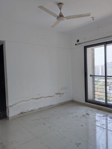 Room in 2 BHK Apartment at Runwal Eirene, Balkum Pada – for Rent