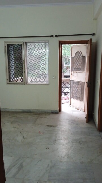 Room in 2 BHK Builder Floor at Indrapuram – for Rent