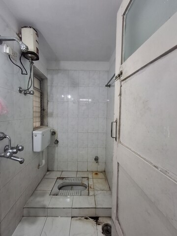 Bathroom in 1 BHK Apartment at HDIL Dheeraj Upvan 1, Borivali East – for Rent