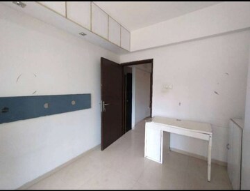Room in 3 BHK Apartment at VFVA Towers, Majiwada – for Sale