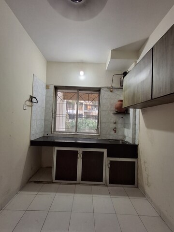 Room in 1 BHK Apartment at Dheeraj Enclave, Borivali East – for Rent
