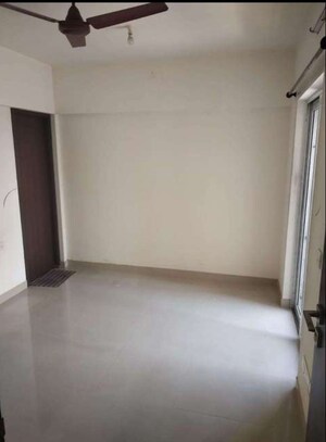 Room in 1 BHK Apartment at Wadhwa Elite Solitaire, Kolshet Road – for Sale