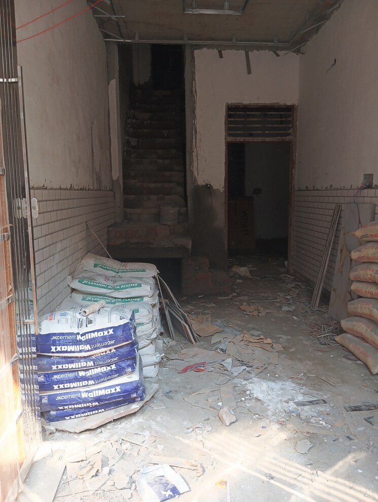  Parking, balaji-enclave 3 Bedroom 82 Sq.Yd. Independent House In Govindpuram Ghaziabad 8661165