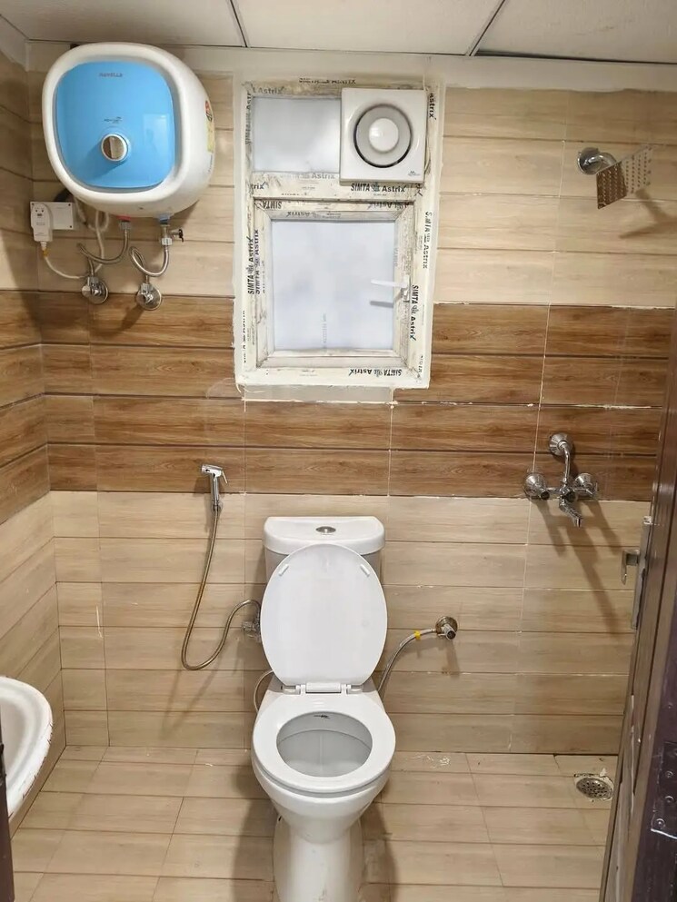 Bathroom, gaur-city-2-14th-avenue 3 Bedroom 1300 Sq.Ft. Apartment In Sector 16c Greater Noida Greater Noida 8661166