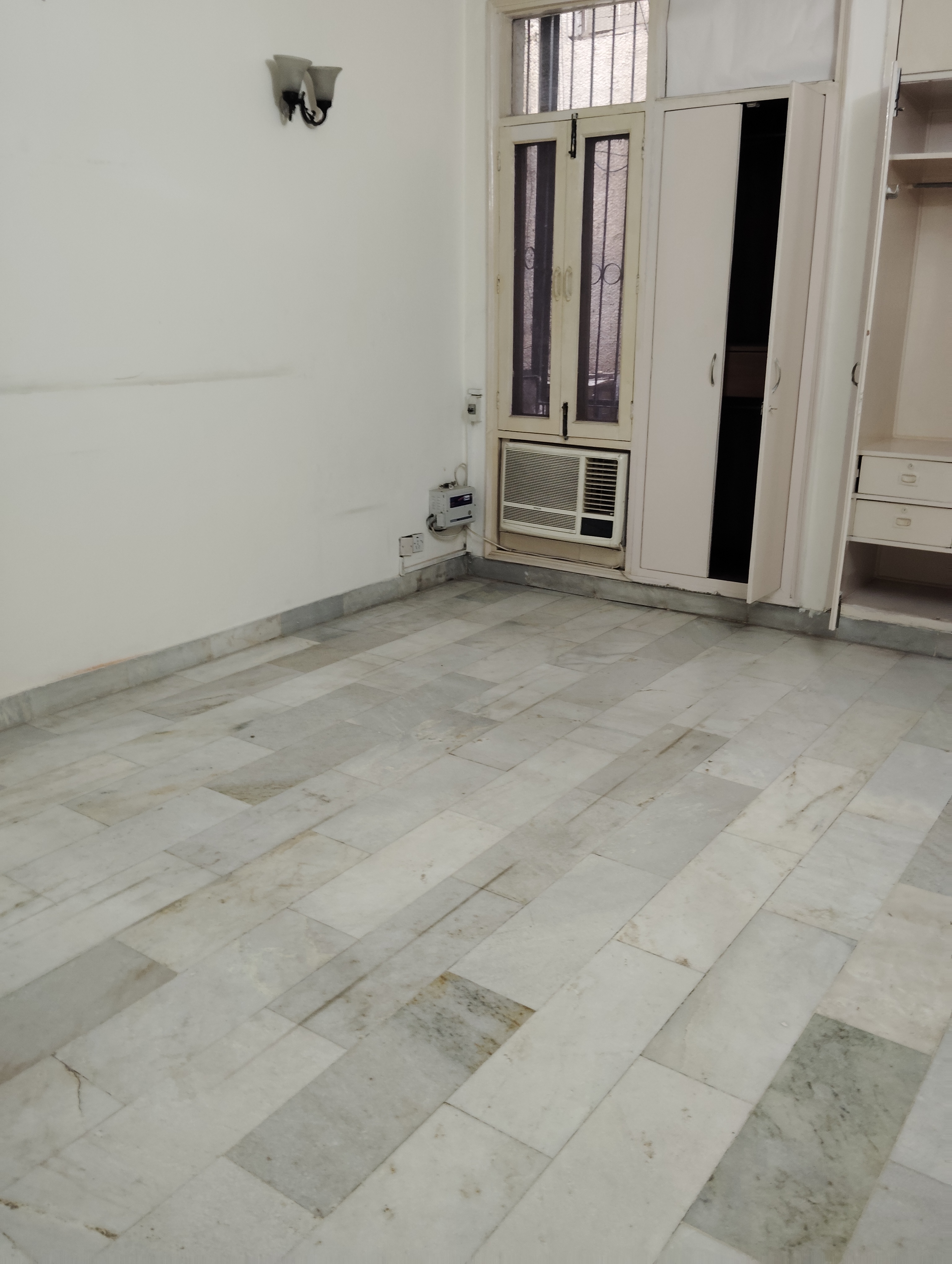 2.5 BHK Builder Floor For Rent in RWA Flats Pocket 40