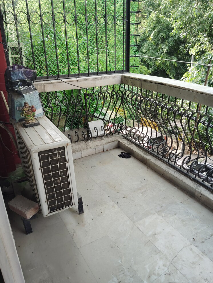 Balcony, rwa-flats-pocket-40 2.5 Bedroom 1100 Sq.Ft. Builder Floor In Kalkaji Delhi 8661265