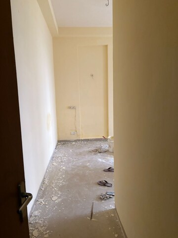 Room in 2 BHK Apartment at Jaypee Kensington Park Apartments, Sector 133 – for Sale