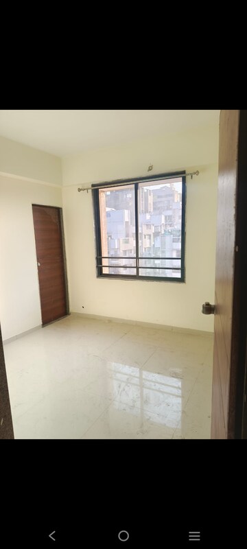 Room in 2 BHK Apartment at Himalaya Pinnacle Phase 2, Tragad – for Rent