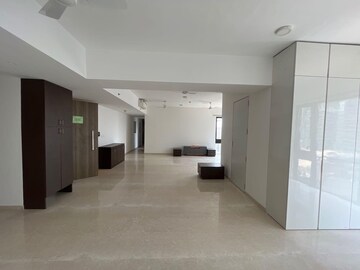 Room in 5 BHK Apartment at Lodha The Park, Worli – for Rent