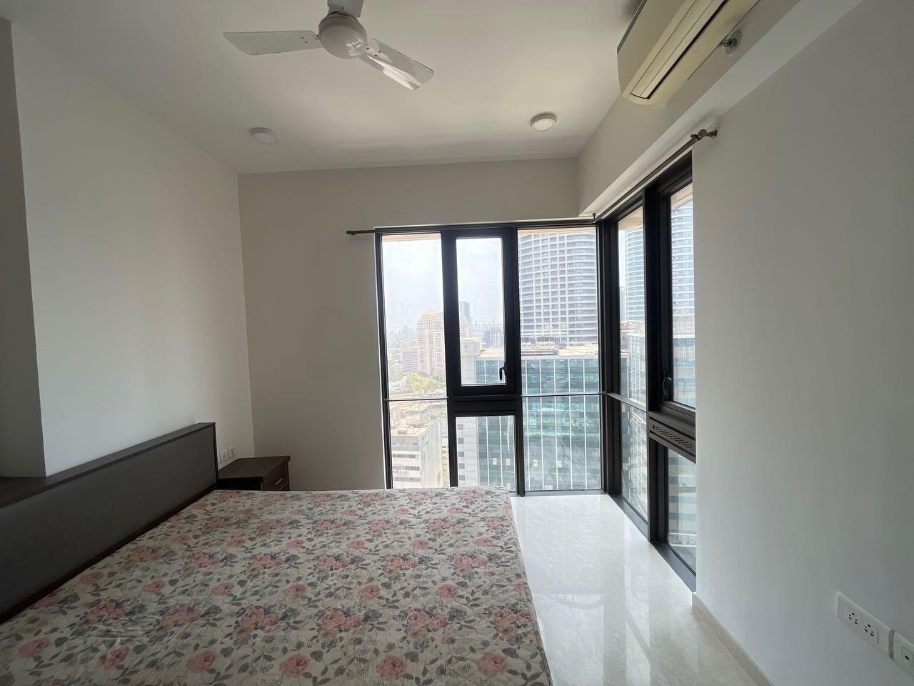 5 BHK + Servant Room Apartment For Rent in Lodha The Park