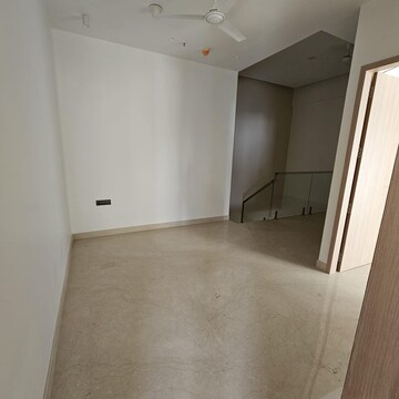 Room in 3 BHK Apartment at Indiabulls Sky Forest, Lower Parel – for Rent