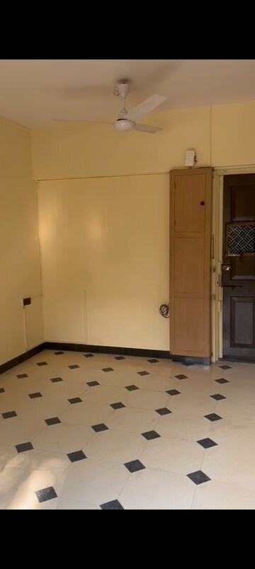Room in 1 BHK Apartment at Kanchan Ganga Apartment, Andheri West – for Rent