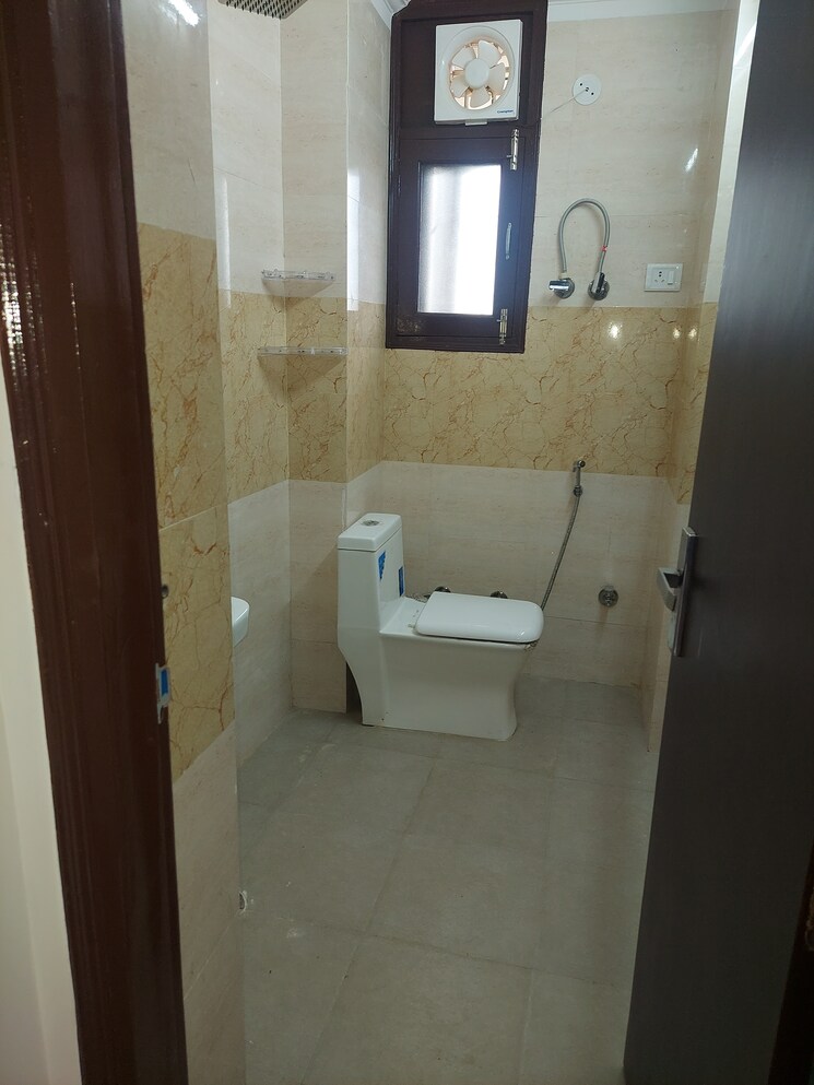 Bathroom, ip extension 3 Bedroom 1600 Sq.Ft. Apartment In Ip Extension Delhi 8661484