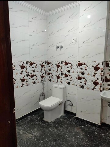 Bathroom in 1 BHK Builder Floor at Neb Sarai – for Rent