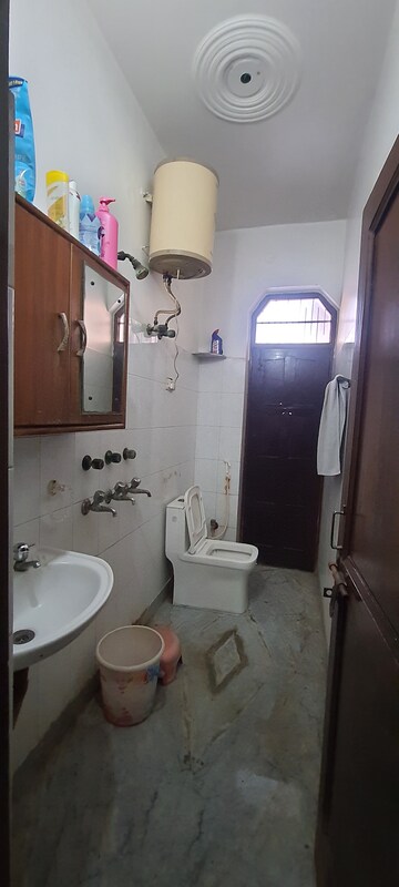 Master Bedroom in 2.5 BHK Independent House at Sector 8 – for Rent