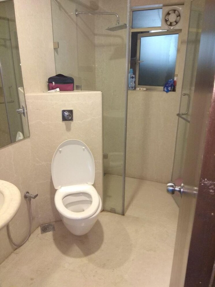 Bathroom, jolly-maker-apartment 3 Bedroom 1800 Sq.Ft. Apartment In Cuffe Parade Mumbai 8661570