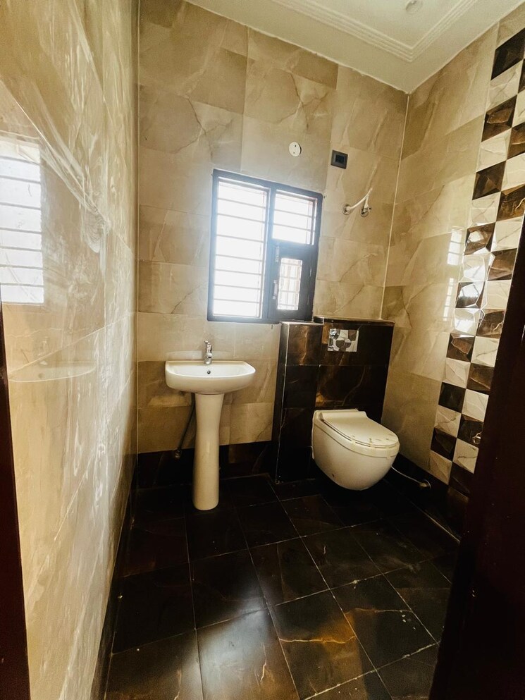 Bathroom, sector 125 3 Bedroom 145 Sq.Yd. Apartment In Sector 125 Mohali 8661611