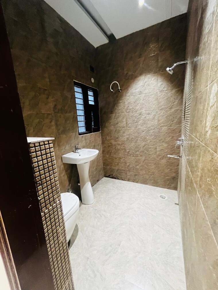 Bathroom, sector 125 3 Bedroom 145 Sq.Yd. Apartment In Sector 125 Mohali 8661611