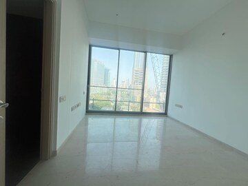Room in 4 BHK Apartment at Rustomjee Crown, Prabhadevi – for Rent