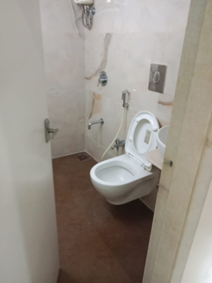 Bathroom, crescent-tower 3 Bedroom 1960 Sq.Ft. Apartment In Tardeo Mumbai 8661645