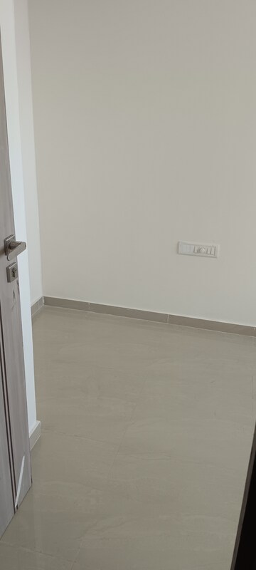 Room in 1 BHK Apartment at Kshitij CHS, Goregaon East – for Rent