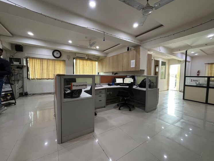  Parking, shankar nagar Commercial Office Space 1000 Sq.Ft. In Shankar Nagar Nagpur 8661696