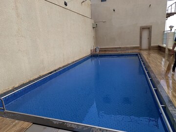 Furnished Amenities in 1 BHK Apartment at Lalani Grandeur, Goregaon East – for Rent