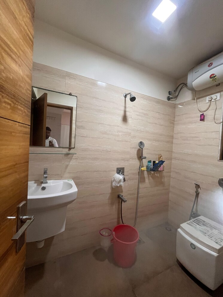 Bathroom, thakur-jewel-tower 4 Bedroom 1523 Sq.Ft. Apartment In Kandivali East Mumbai 8661733