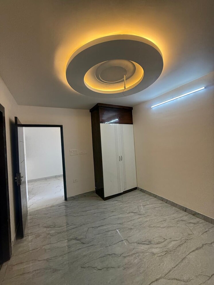 Room, sector 73 2 Bedroom 1050 Sq.Ft. Apartment In Sector 73 Noida 8661731