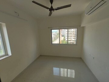 1 BHK Apartment For Rent in Omkar Signet, Malad East