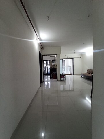 Room in 3 BHK Apartment at Hubtown Hillcrest, Andheri East – for Rent