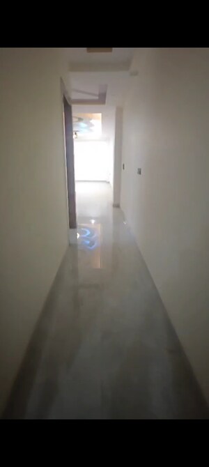 Building Lobby in 3 BHK Builder Floor at Vasundhara Sector 14 – for Sale