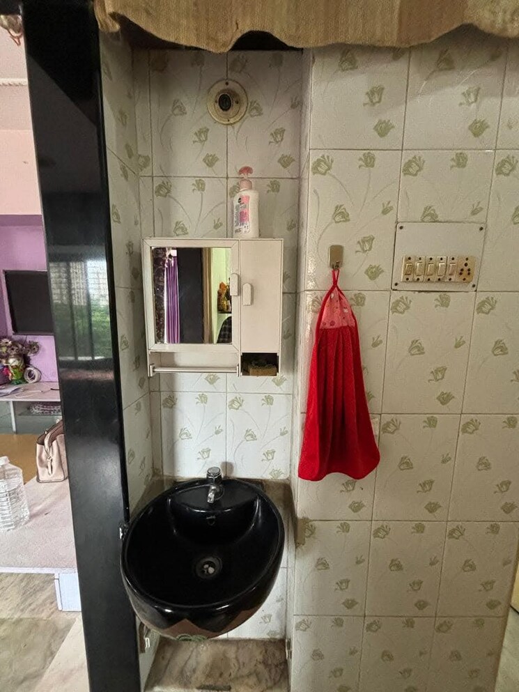 Master Bedroom, himgiri-lokupvan-phase-ii-chs-ltd 2 Bedroom 950 Sq.Ft. Apartment In Vasant Vihar Thane 8661905