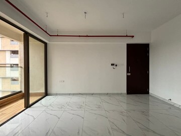 Room in 2 BHK Apartment at Raymond Ten X Habitat, Pokhran Road No Two – for Rent