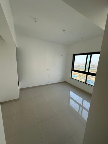 Room in 2 BHK Apartment at Kalpataru Paramount, Kapur Bawdi – for Rent